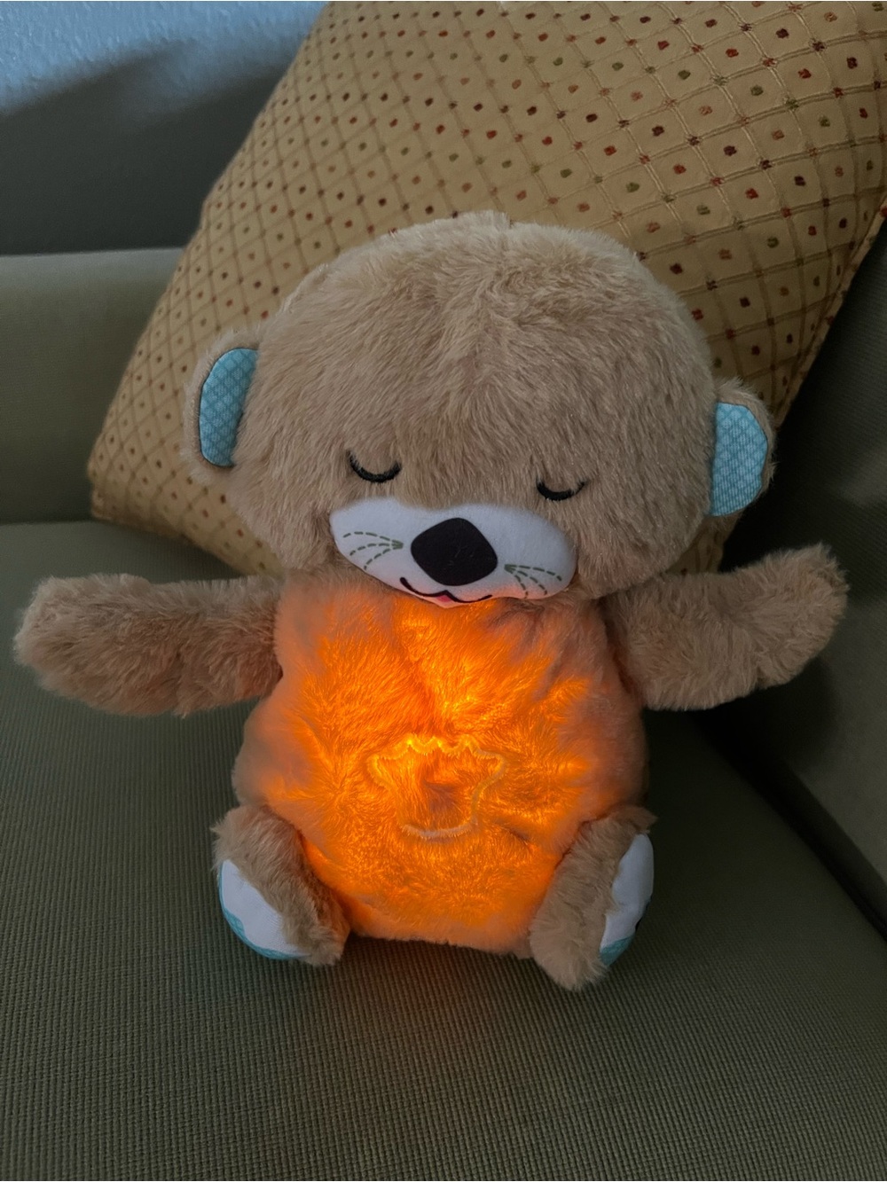 Plush Light-Up Bear Toy-Soft Brown Several tunes w/button on left leg/NEW